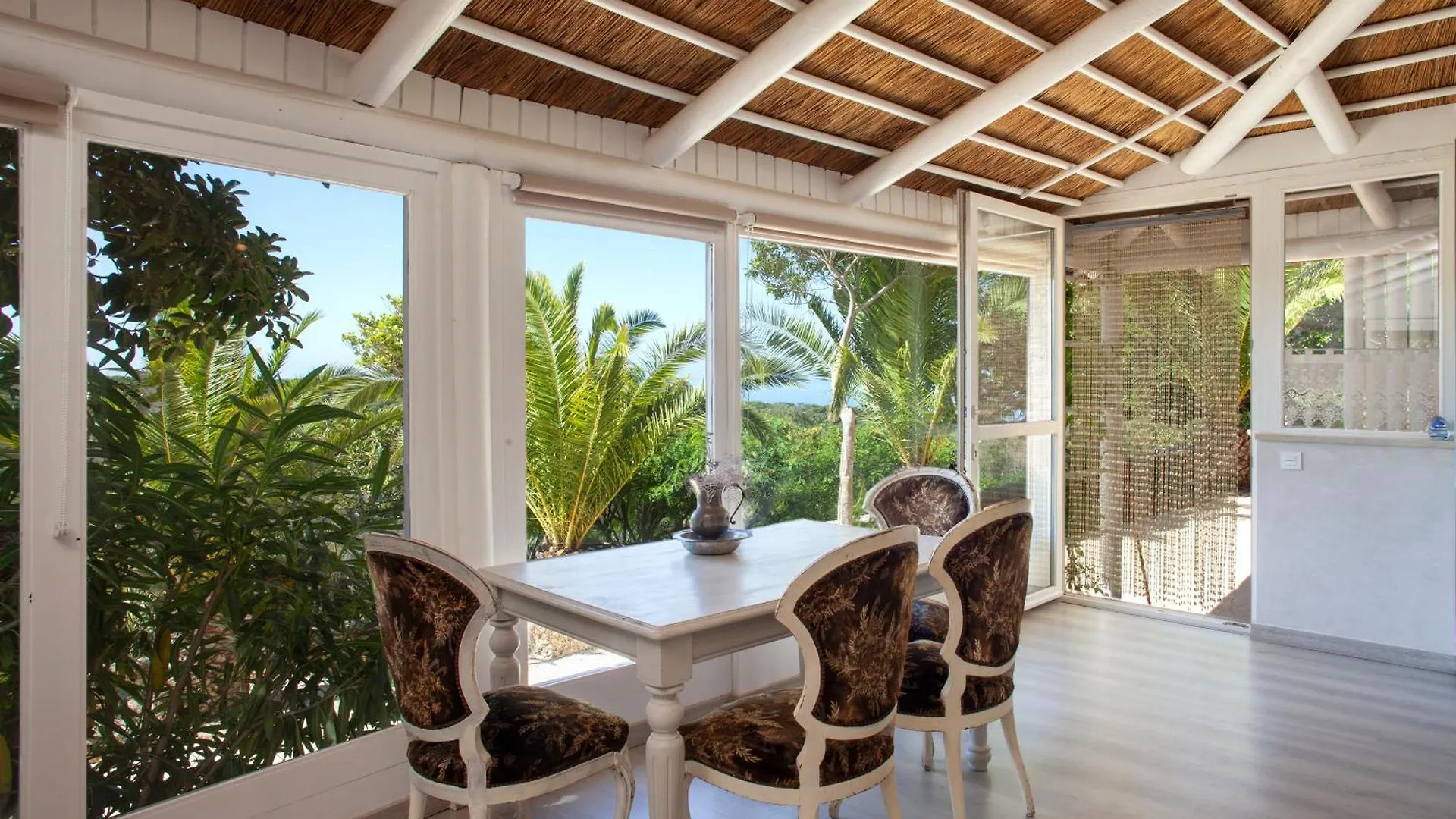 Love Garden Bolonia 0*,  Spanje